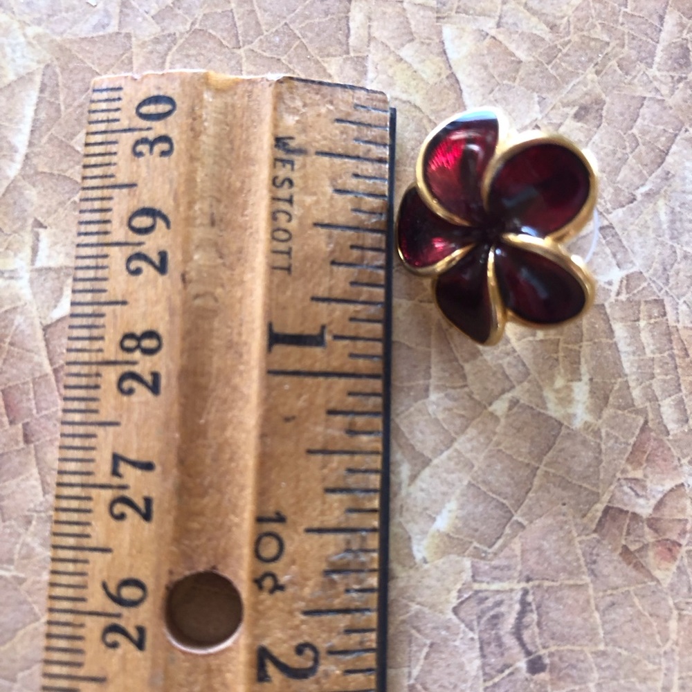 Hawaiian plumeria post earrings - Picture 4 of 4